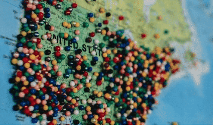 Map of USA marked with push pins