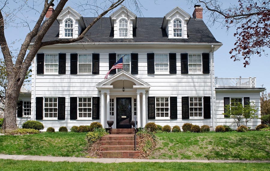 A white Colonial house