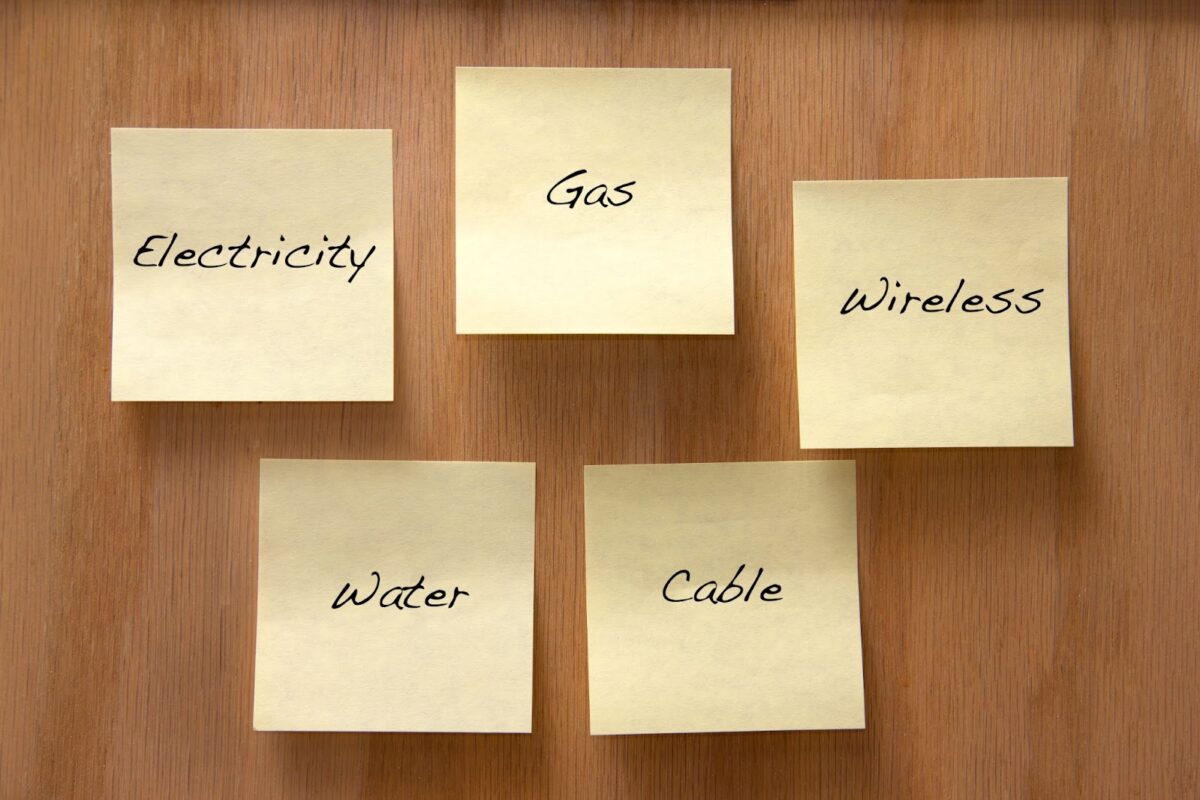 Post-it notes with names of utilities written on them.