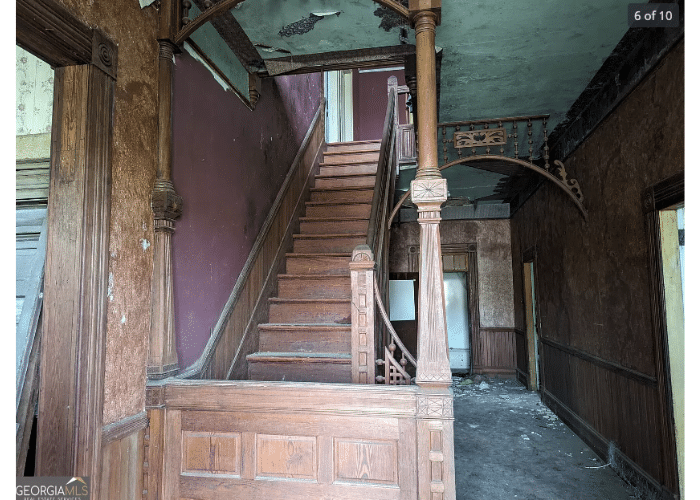 Staircase of a creepy Georgia mansion listing